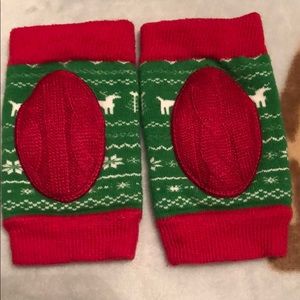 🎄Christmas holiday green and red  knee guards Euc